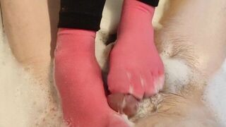 I was just trying to have some relax when a wild sockjob appeared - porn video